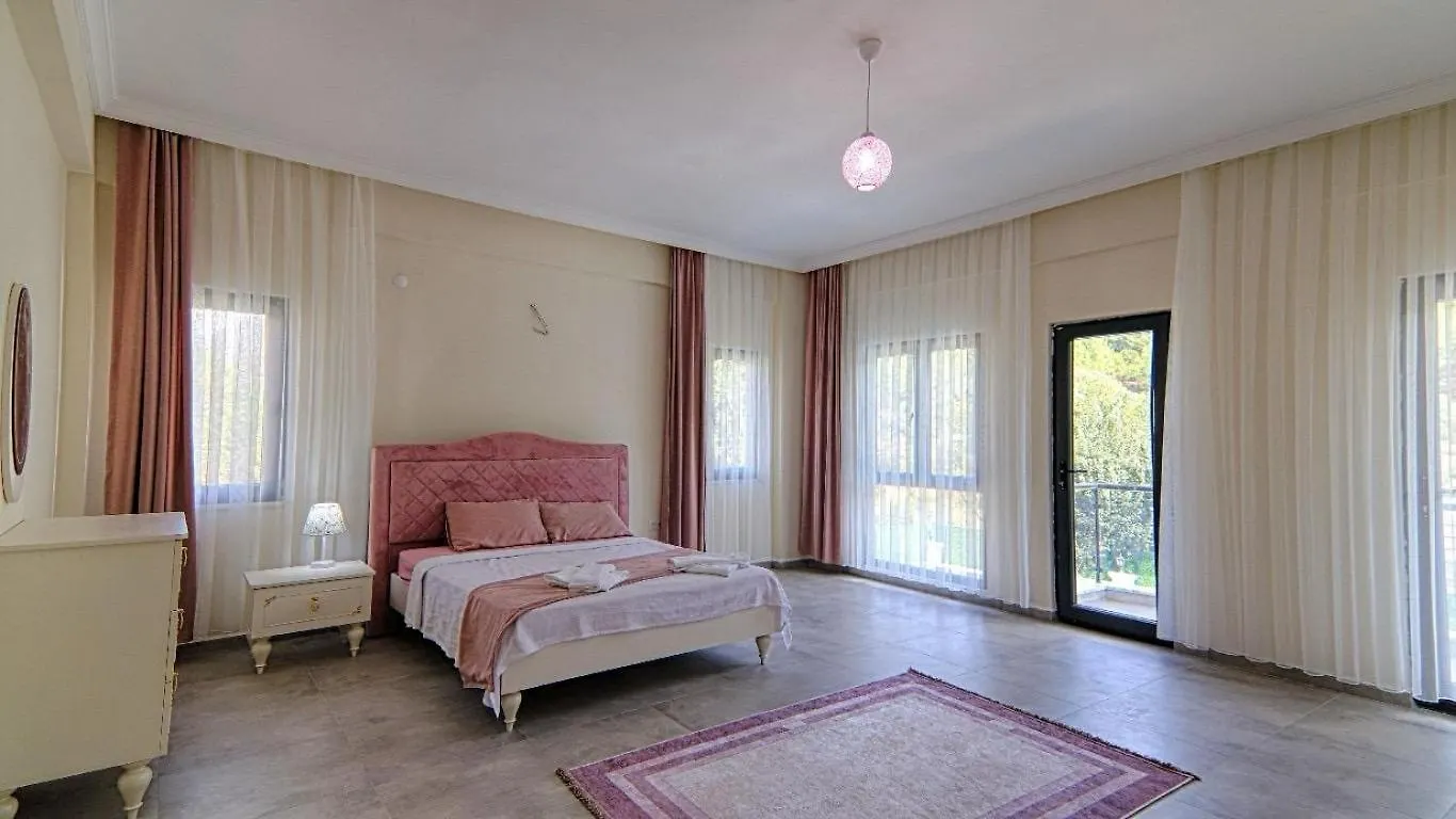 Uezuemlue Star Villa Φετιγιέ