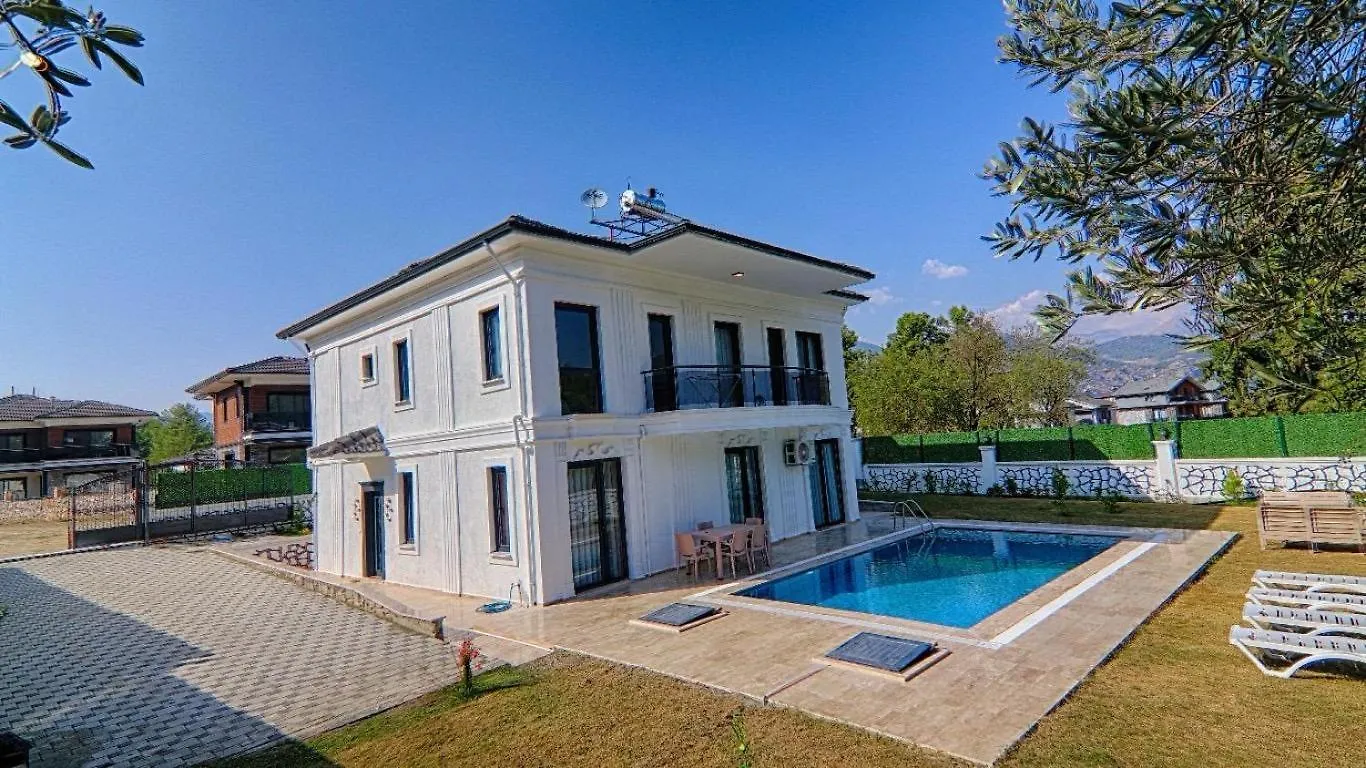 Uezuemlue Star Villa Φετιγιέ